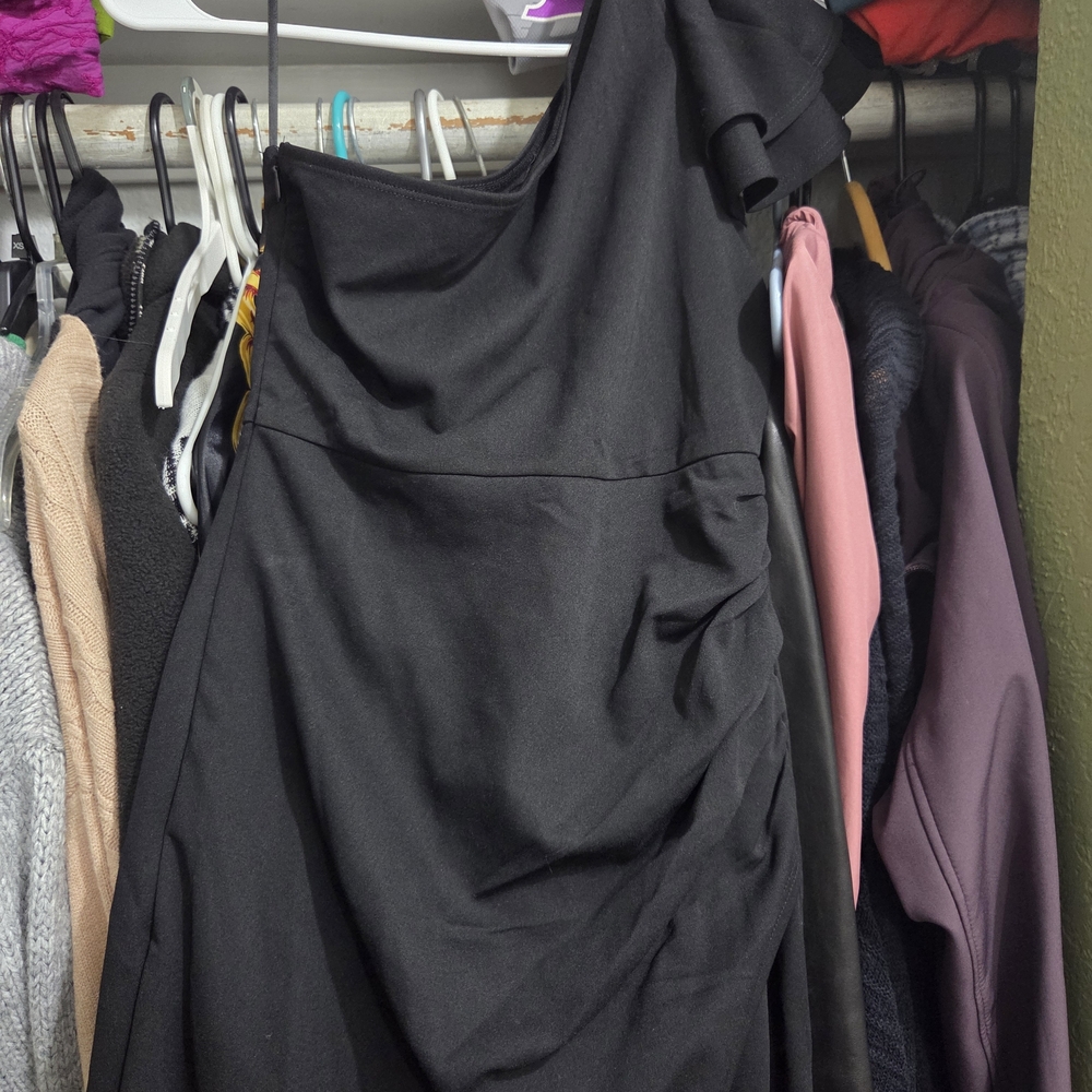 SHEIN Elegant Black One-Shoulder Dress